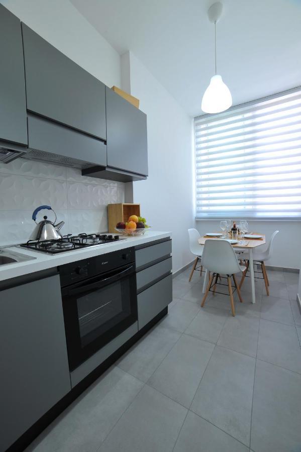 Home 22 Appartamento In Centro Storico - Катания Экстерьер фото