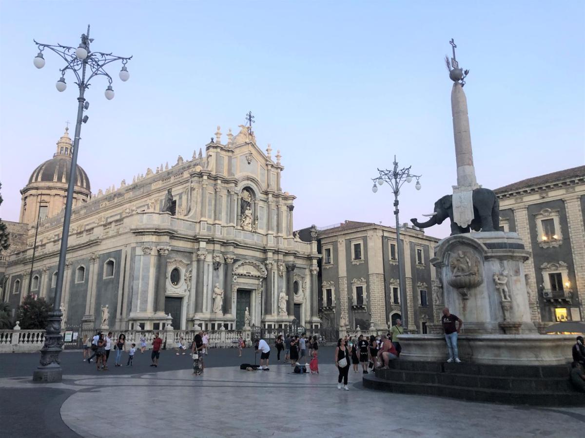 Home 22 Appartamento In Centro Storico - Катания Экстерьер фото