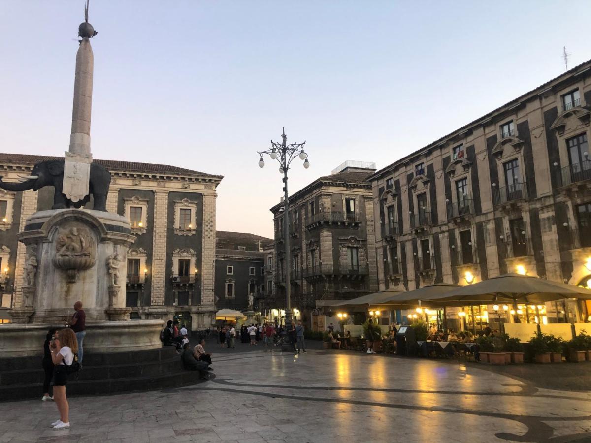 Home 22 Appartamento In Centro Storico - Катания Экстерьер фото